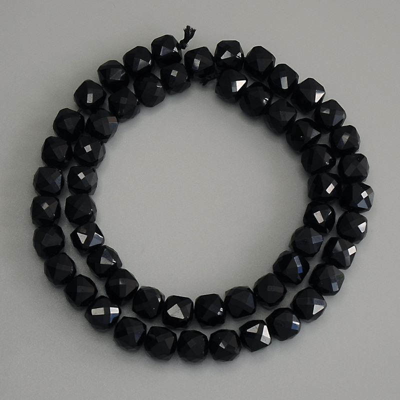 Tourmaline Beads Faceted Cube 7x7mm+- on String, length approx. 38 cm+