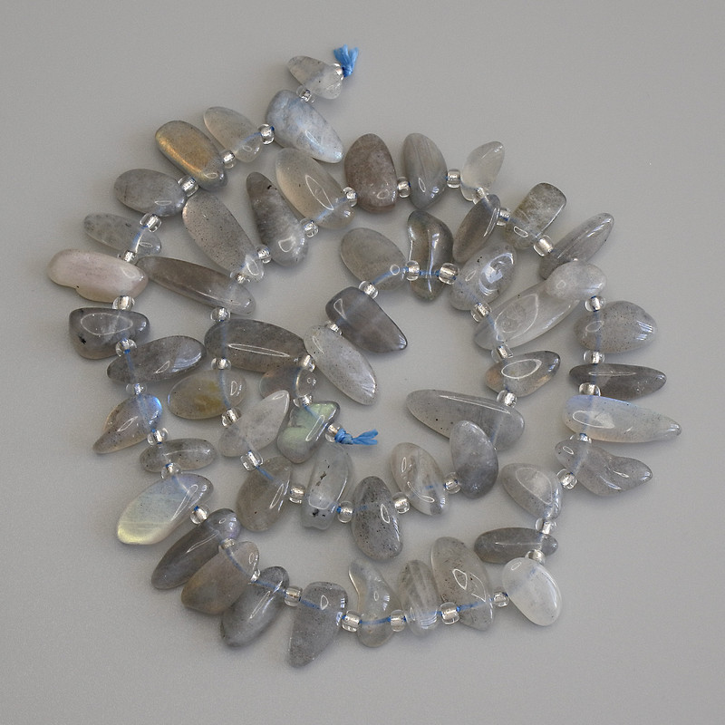 Labradorite Beads Butterfly Tumbled 11-16×6 mm+- Seed Beads 3 mm+- on Thread, 39 cm Length+