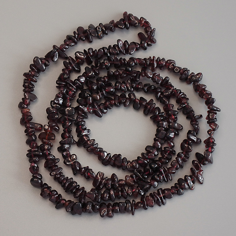 Garnet Beads Chunky, diameter 5-7×3-4 mm, length 80 cm ± on a thread