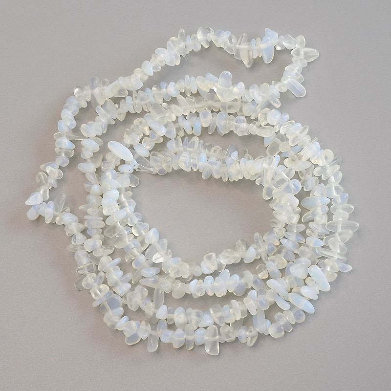 Moonstone Chip Beads, 5–9×2 mm, 86 cm length on thread