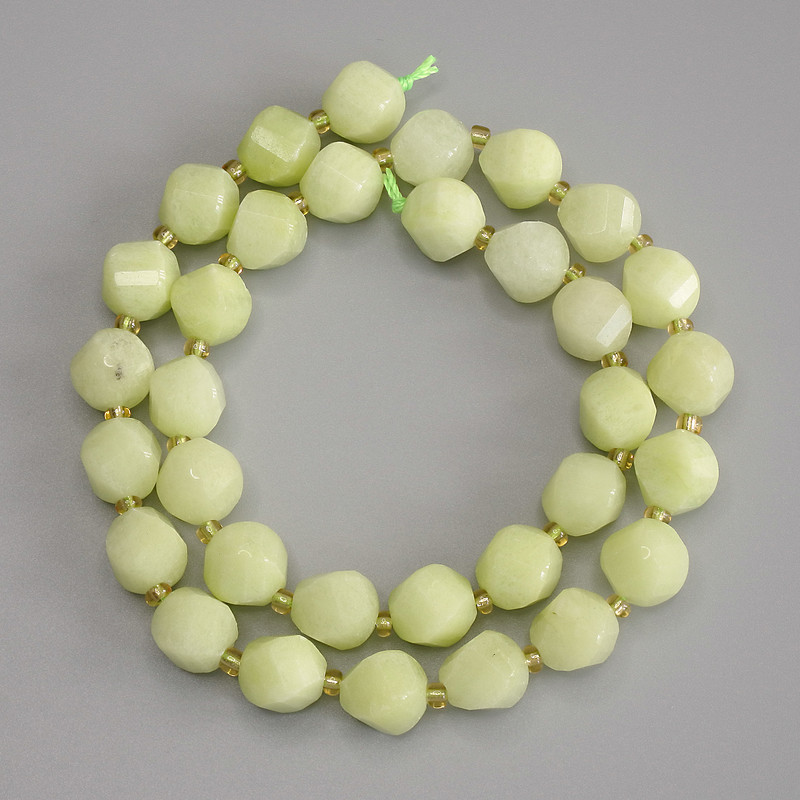Chrysoprase Beads Cut Diamond-shaped 10x8 mm+ on Bead Thread with Beads on a Thread length 39 cm
