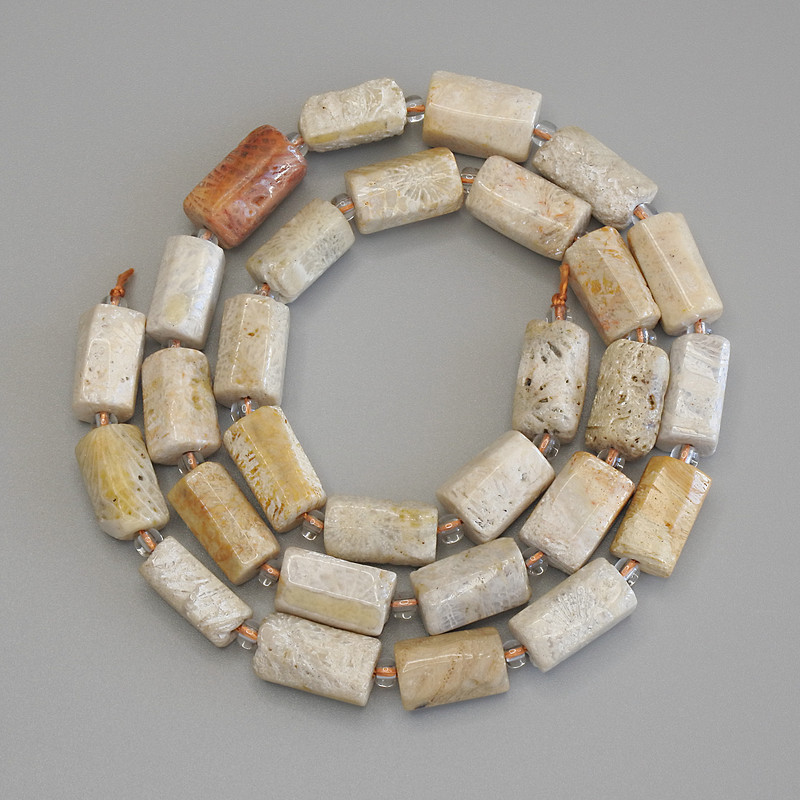 Beads of Fossilized Coral, faceted cut, diameter 12×7–8 mm ±, with 3 mm seed beads ±, thread length 39 cm ±