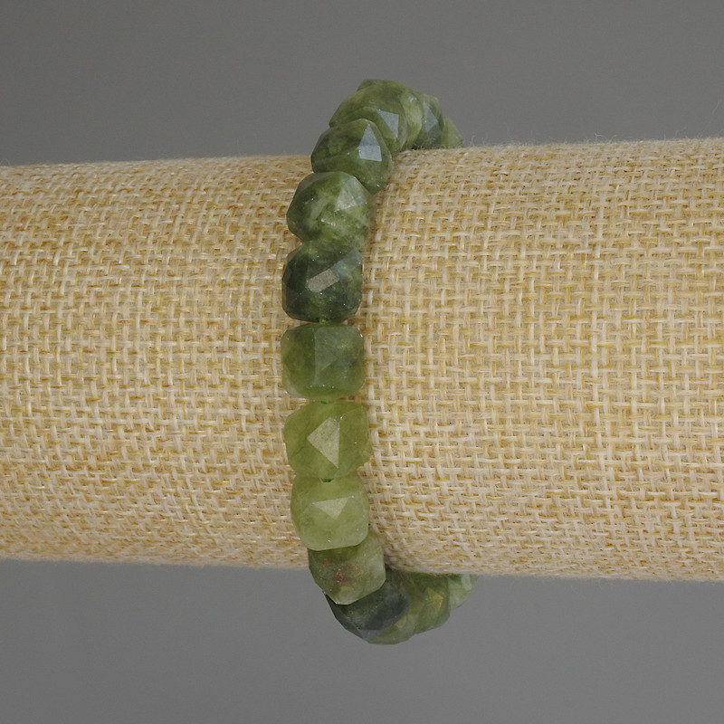Jadeite Bracelet with Faceted Cubes, 8.5×8.5 mm, diameter 8.5 mm, length 18 cm (stretch)