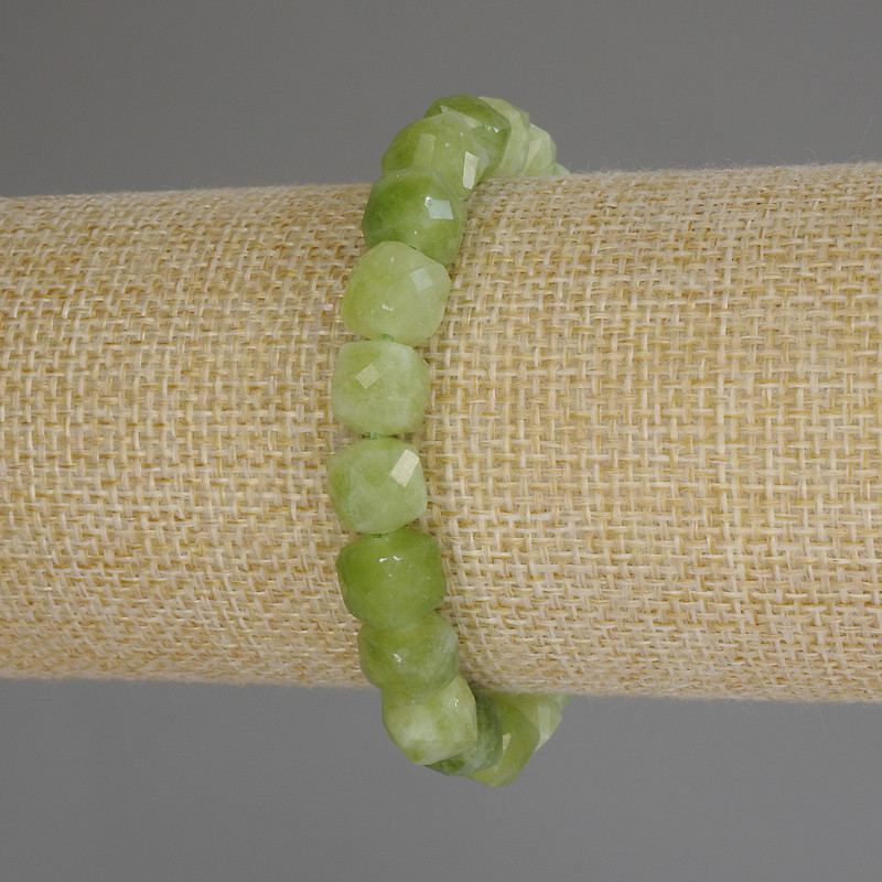 Chrysoprase Olivine Beaded Cubic Bracelet, diameter 8.5 mm, length 18 cm (stretch)