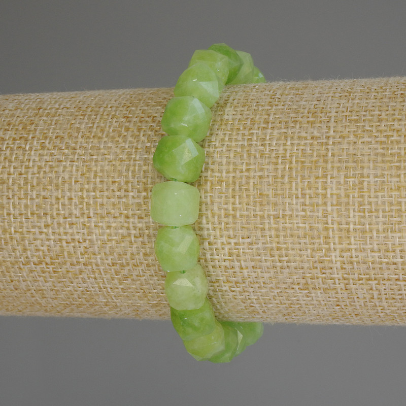 Chrysoprase Olivine Bead-Set Cube Bracelet, 8x8 mm facets, adjustable 18 cm (stretch)