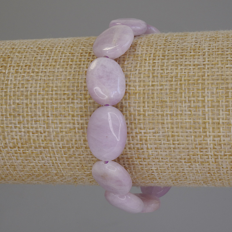 Kunzite Bracelet Oval 16×12 mm, stretch 18 cm