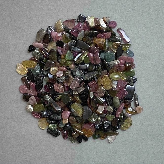 Natural Turmaline Chip Without Hole 4-10×4-6mm+- (per 100g+-)