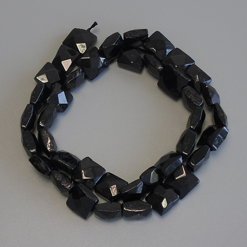 Black Tourmaline Beads, faceted square, diameter 10.5–11×10.5–11 mm, on thread about 40 cm, with natural inclusions