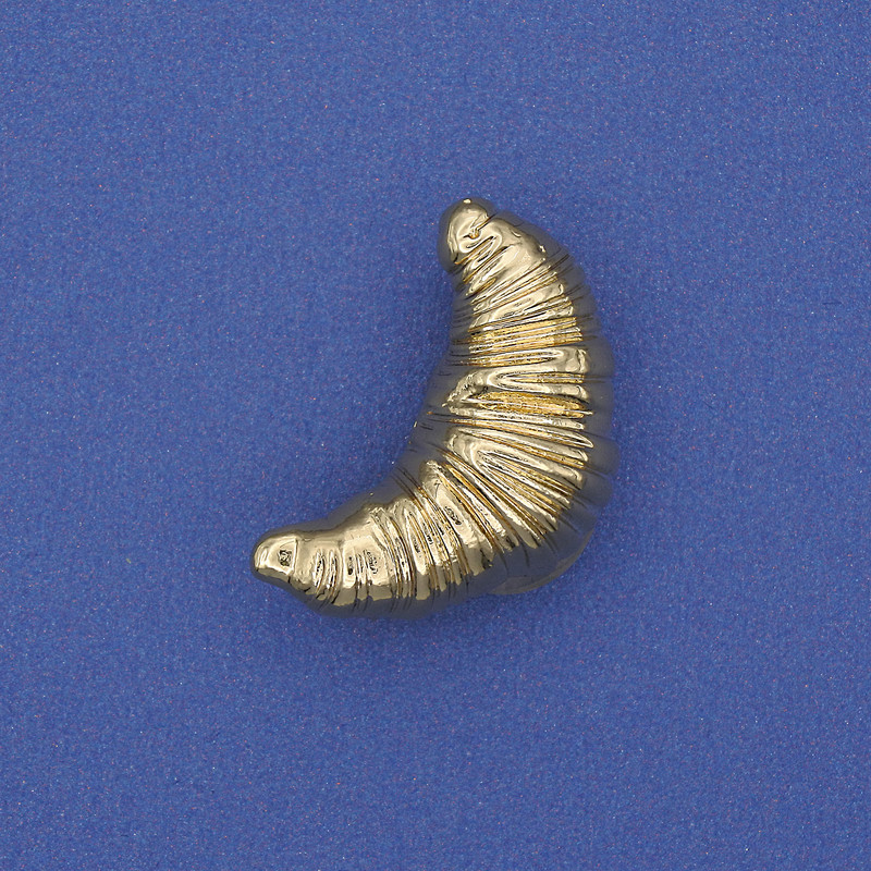 Brooch 'Croissant' in Golden Metal 24x13mm+