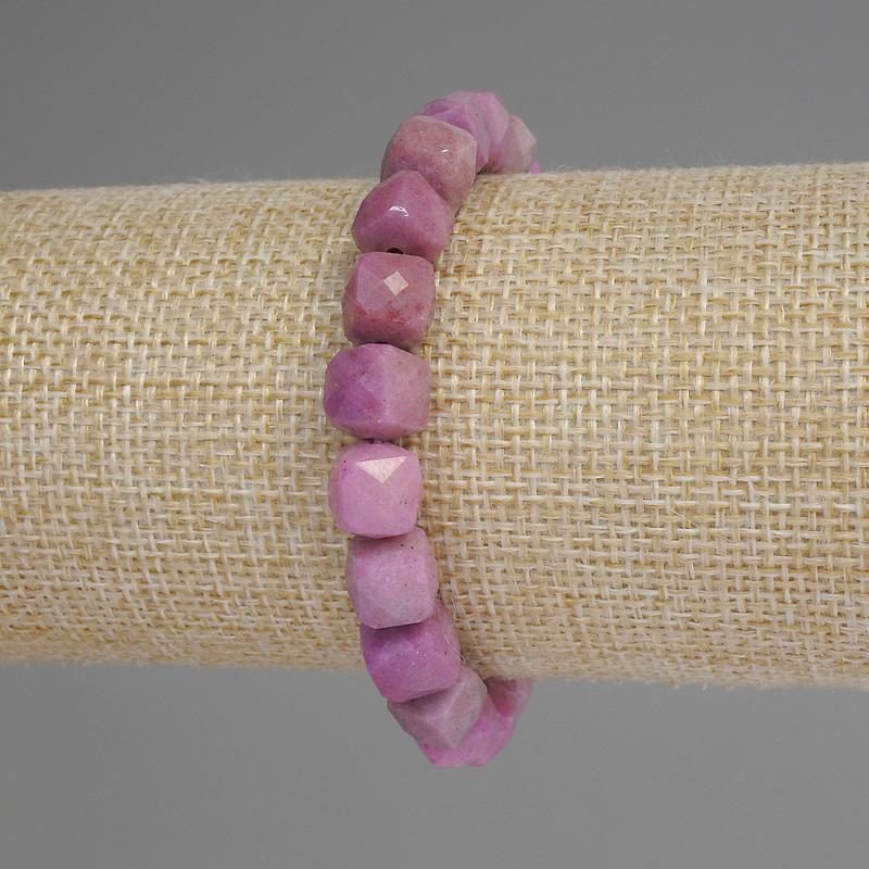 Bracelet Phosphosiderite Faceted Cube, 9mm diameter +/-, 18cm length +/- stretch