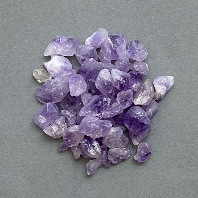 Amethyst tumbled without hole 6-22×6-10 mm+- (per 100 g+-)