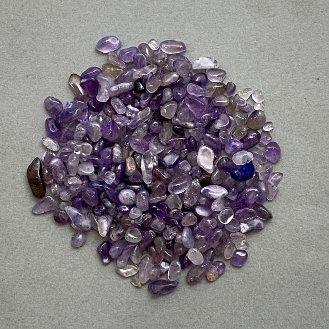 Natural Amethyst Chip without Hole 2–7×2–4 mm ± (per 100 g ±)