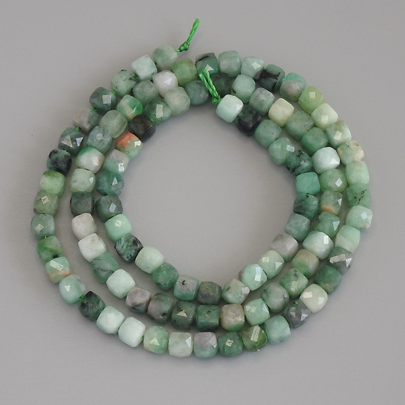 Emerald Beads faceted cube, 4×4 mm, on thread, length 39 cm+