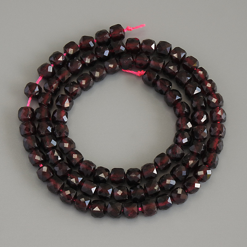 Garnet Beads, faceted cube shape, diameter 4.5×4.5 mm, on a thread, length about 39 cm+