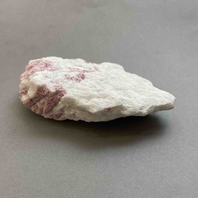 S souvenir natural unprocessed tourmaline weight 239 g 110x74x30 mm+