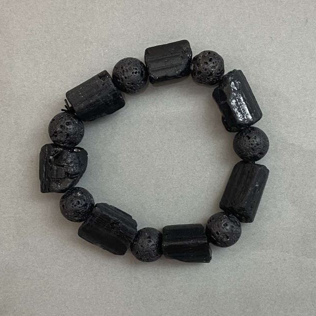 Bracelet Tourmaline Schorl unpolished natural stone rough pieces, diameter 19–27×15 mm +- Lava bead 12 mm +- length 22–23 cm +- stretch