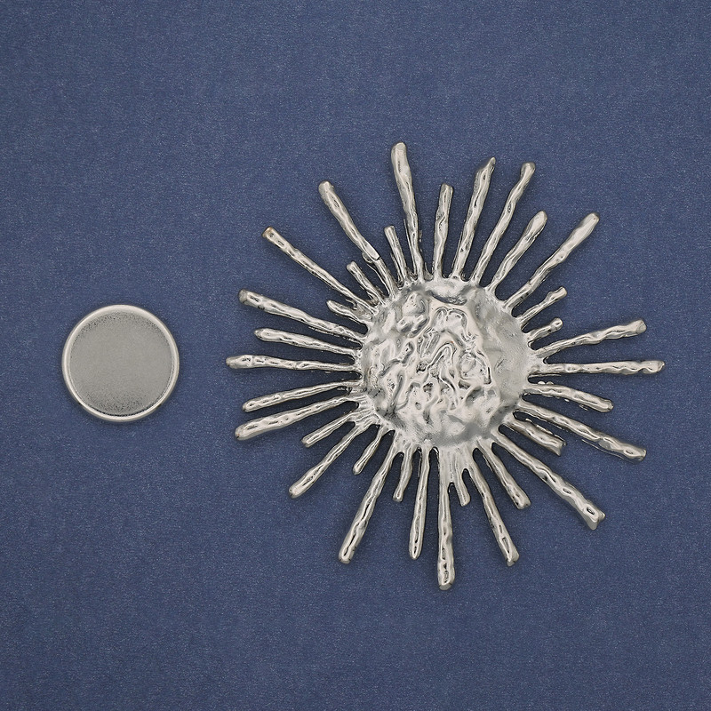 Magnetic Sun Brooch in Silver Metal 76mm+