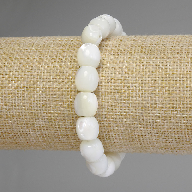 Bracelet with Mother-of-P pearl Barilo, diameter 10x9, 5mm±, length 18 cm stretch