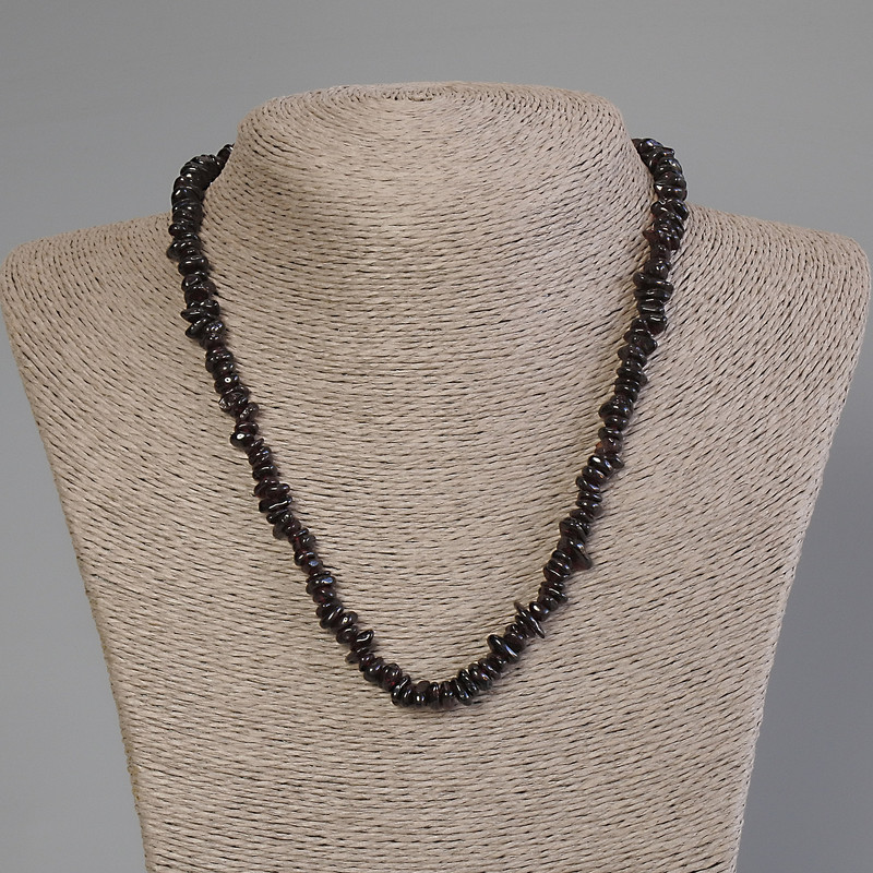 Garnet chip necklace, 6-9×2-4 mm diameter, length 50 cm +- with clasp