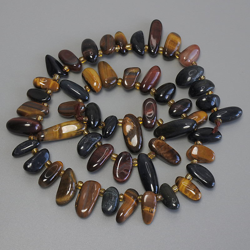 Beads of Bull's Eye, Hawk's Eye, and Tiger's Eye - Chip, butterfly shape, diameter 10-20×5-8mm ±, 3mm+ seed beads, 39cm ± on thread
