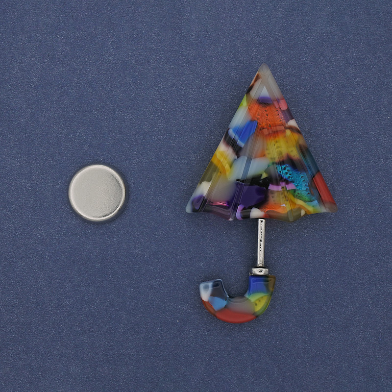 Magnetic Brooch Shield Umbrella Acrylic 63x36mm± Silver Metal