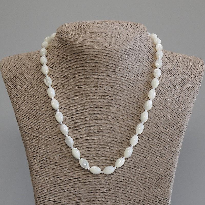 Mother-of-P pearl seed beads, diameter 10×7mm, length 50mm, with clasp