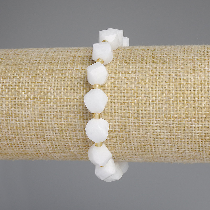 Bracelet White Quartz Faceted Diamond-shaped Beads, diameter 10x9mm+-, seed beads 3mm+-, length 18cm +