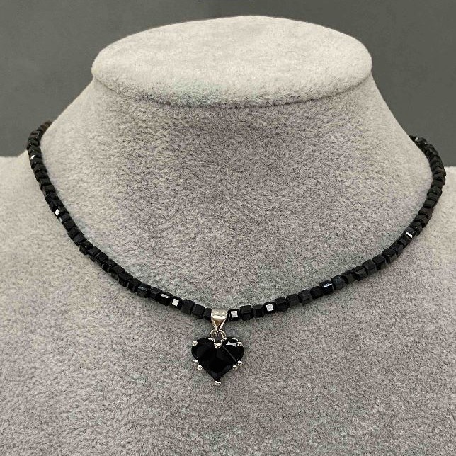 Tourmaline choker, faceted 3 mm cubes, 12 mm heart pendant +/-, length 36 mm +/-, 5 cm extender chain