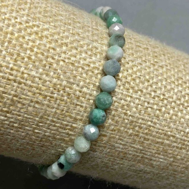 Emerald Bracelet, faceted ball, 5mm diameter ±, 18cm length ± stretch