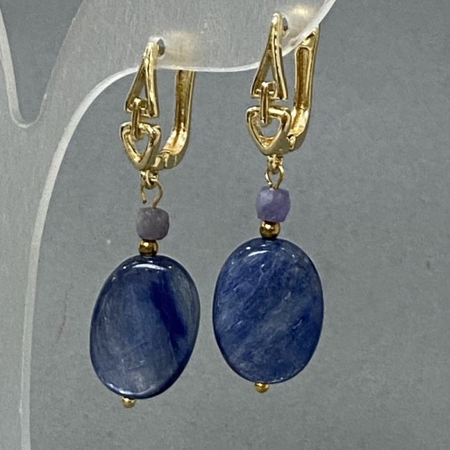 Earrings Kyanite Oval 18×13 mm+- Iolite Faceted Cube, diameter 4×4 mm+-, length 43 mm+-