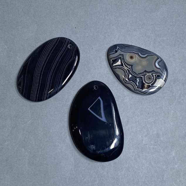 Pendant made of natural Agate stone 47-54×32-40mm± with natural imperfections assorted size