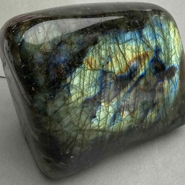 Souvenir Labrodor Natural Labradorite Stone 11x10, 5x6 cm ± 1330 g (natural flaws)