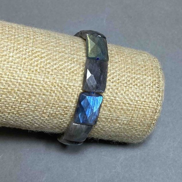 Labradorite bracelet with iridescence faceted link 16x12mm+-, length 18cm stretch