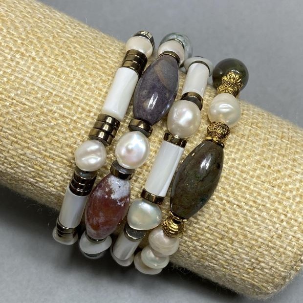 Set of Bracelets: Pearls 7-9x7-8mm, Jasper Grain 20x10mm+, Hematite Rondelle 6xmm+, Pearl Cylindrical 13x6mm+-, length 18cm, stretch