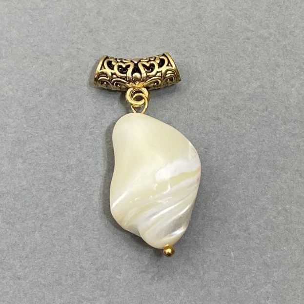Mother-of-Pearl Pendant 14-18x12-13mm+ (assorted sizes) with bail 14x+6mm+