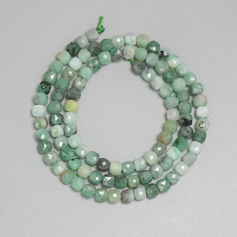 Emerald Beads Faceted Cube 4x4mm, 39cm on Thread