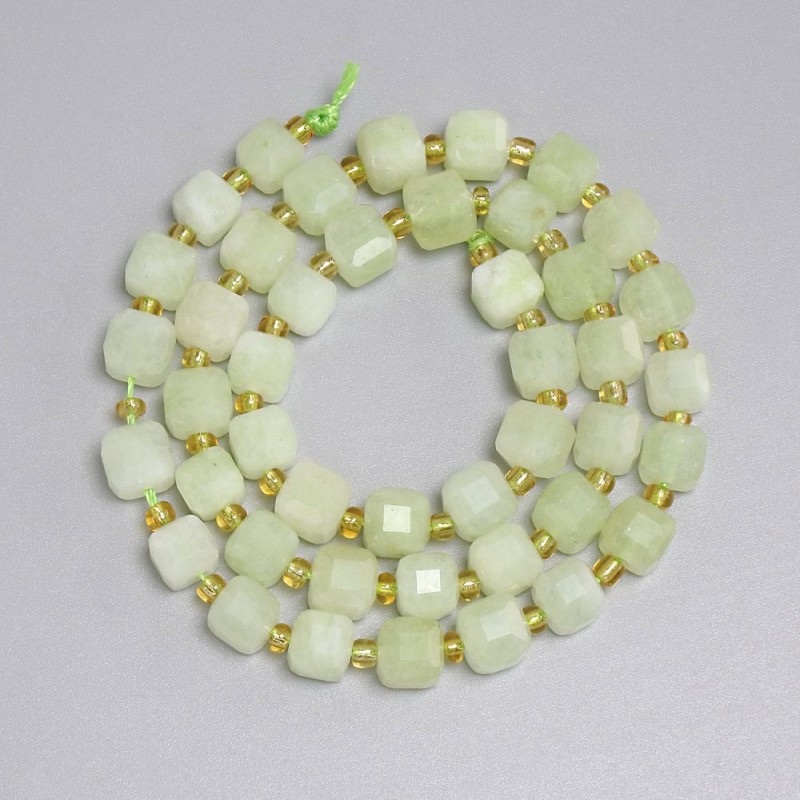 Chrysoprase Beads Faceted Cubes 6x6mm+- Seed Beads 3mm+- on Thread 37cm+-
