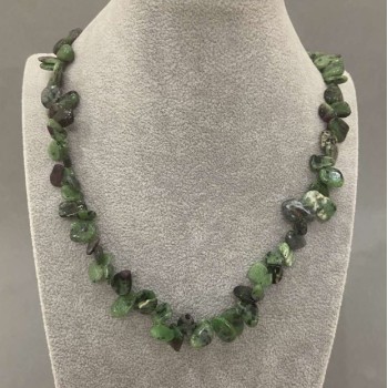 Necklace of Zoisite - faceted butterfly-shaped beads 8-15×6-9 mm +-, length 45 cm +- with clasp