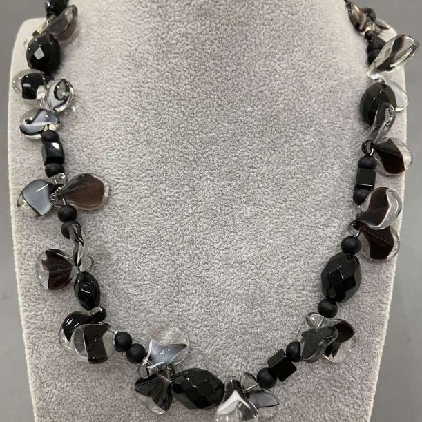 Necklace Murano glass and Agate butterfly 20x12mm+- 11x7mm+- 16x11mm+- 60cm+- with clasp