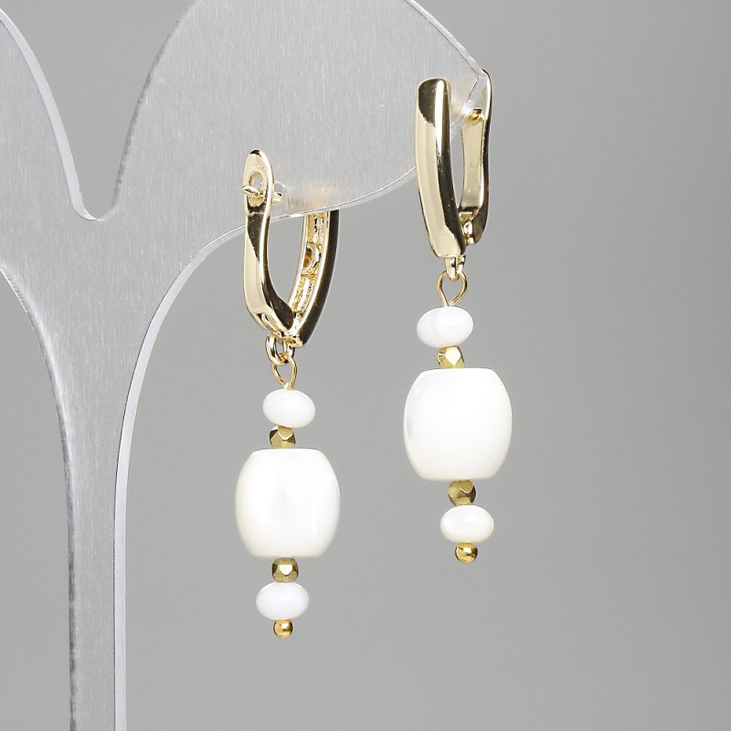 Earrings Mother-of-P pearl barillo 10x9, 5mm+-, barrel 5x3mm+- Hematite multifaceted 2mm+-, length 42mm+-