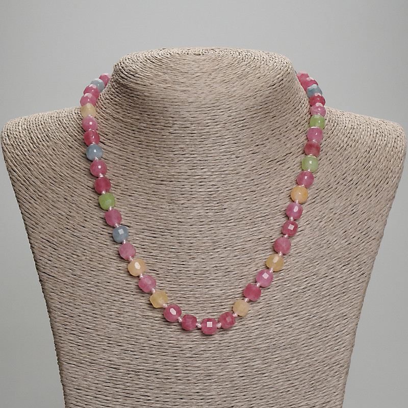 Tourmaline necklace with faceted 7×7 mm cubes +/-, length 45 mm +/-, with clasp