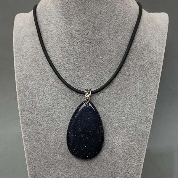 Aventurine Pendant Night of Kaïra 40x55mm (±) on a rubber cord, 60 cm length + 5 cm extender chain