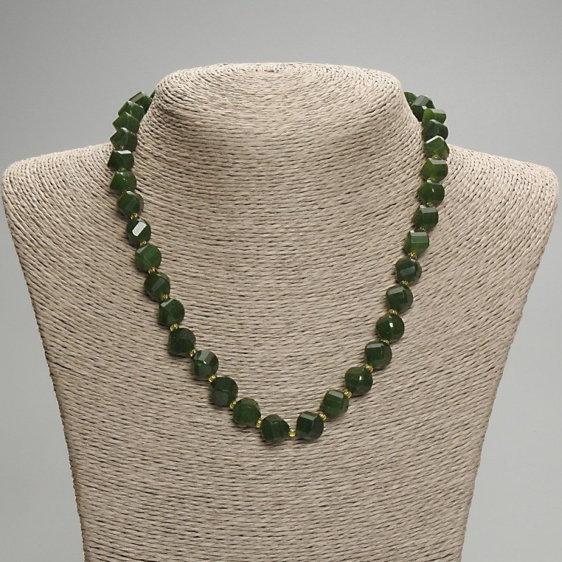 Chrysoprase Beads Faceted Diamond-shaped, diameter 10×9mm±, seed beads 3mm±, length 45cm± with clasp