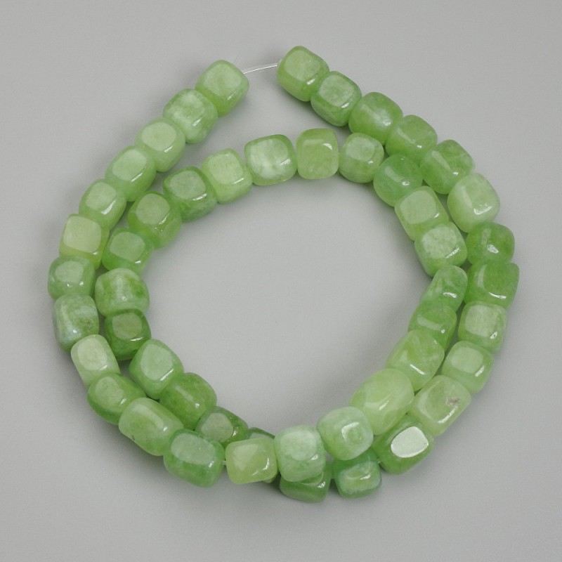 Chrysoprase Olivine Cube Beads, diameter 7mm±, length 37cm± on bead thread