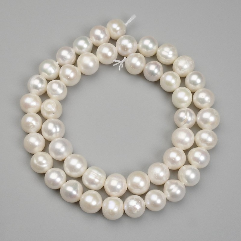Freshwater Pearls Beads, diameter 8-9 mm, on a thread 39 cm+ length