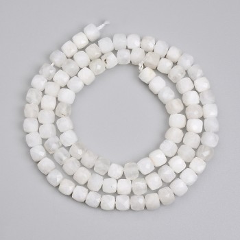 Adularia Beads faceted cube 4x4mm +-, thread length 38cm+-
