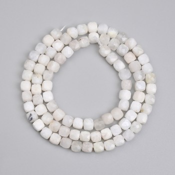 Adularia Beads Faceted Cube 4x4mm +-, length 38cm+- on thread