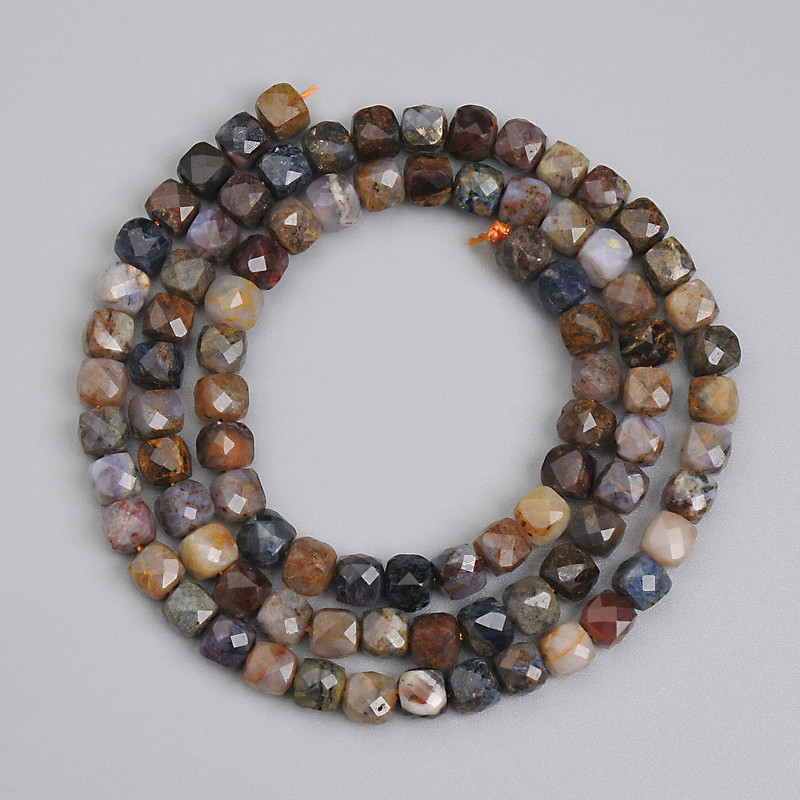 Petersite Beads Faceted Cube 4x4mm +-, length 39cm+- on thread