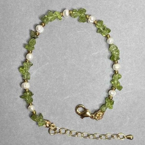 Bracelet with River Pearls 5x3, 5mm+- Chrysoprase chip 5x4mm+- Hematite bead 2mm+-, length 18cm+5cm chain