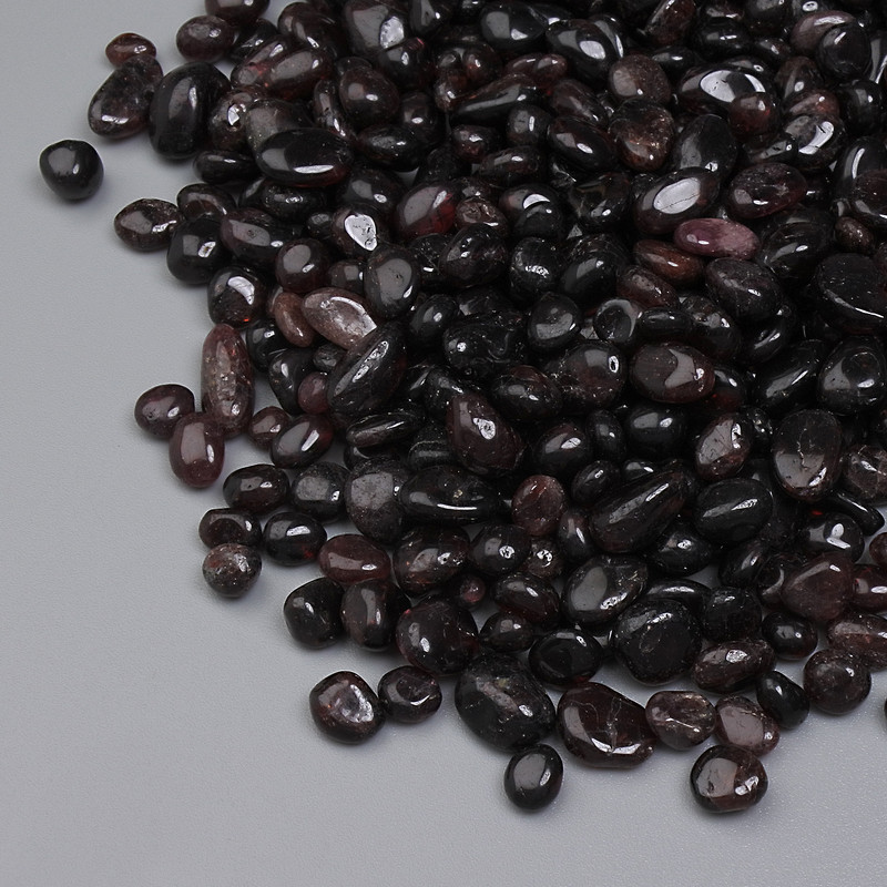 Natural Garnet Chip Without Hole 3-10x3-6mm+- (per 100g+-)